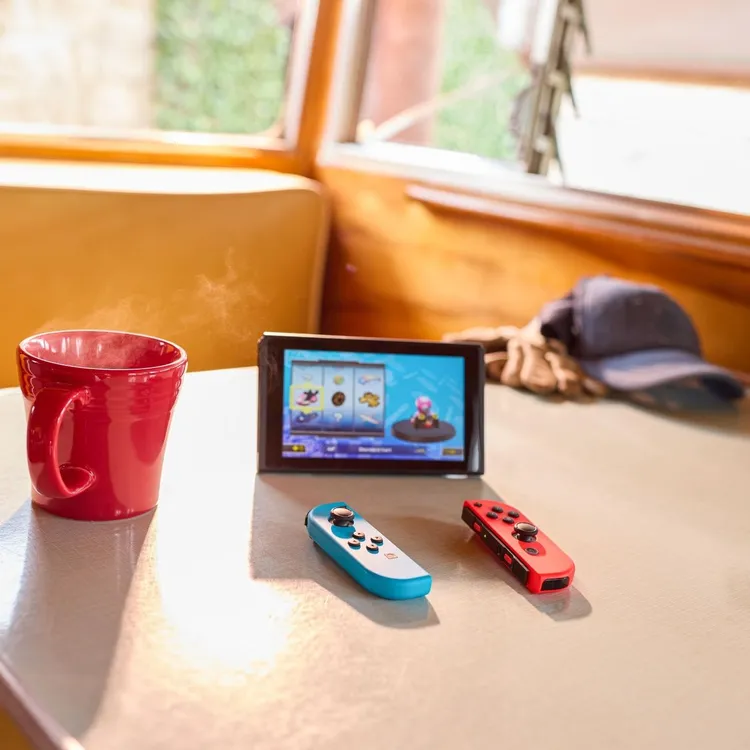 Consola NINTENDO SWITCH™ 1.1 con Joy -Con Azul|Negro| Rojo Neon + Juego Mario Kart 8 Descargable + 3 meses de Nintendo Switch Online