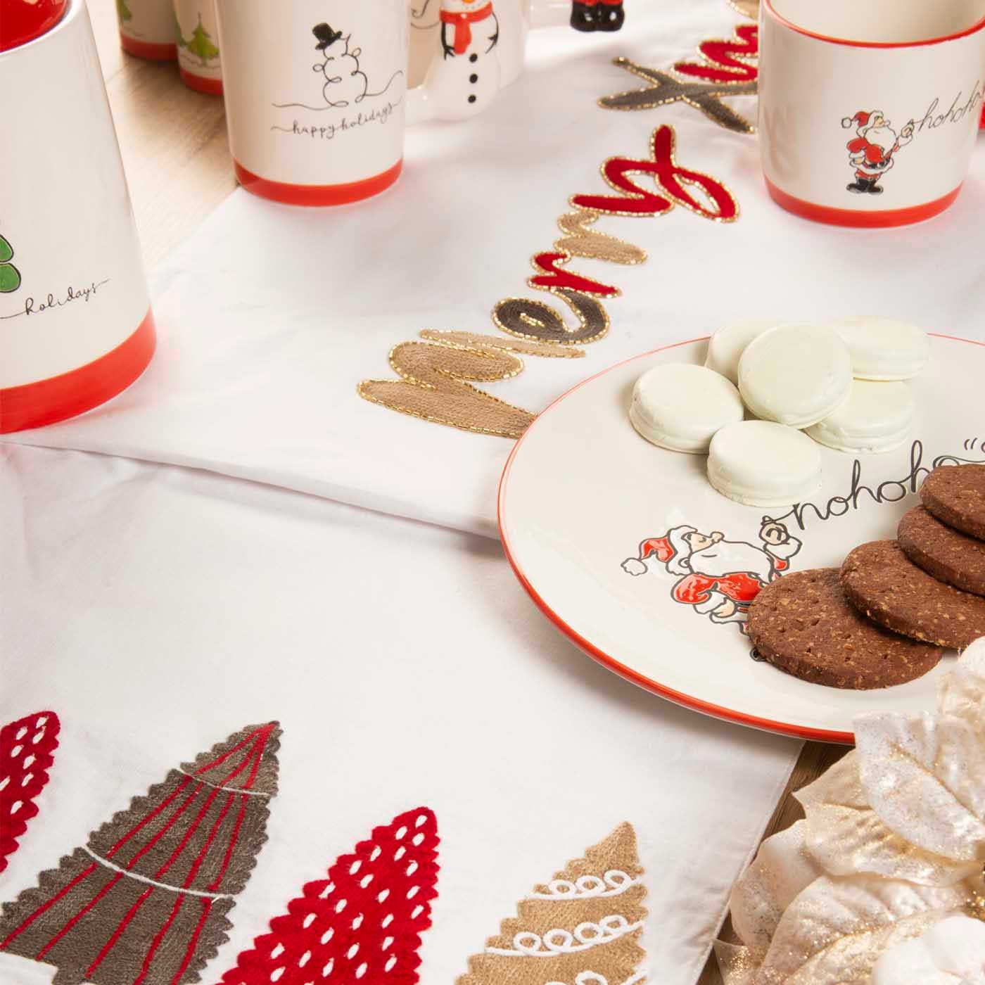 Camino de Mesa JOY Polka Navidad 35 x 180 cm Blanco Camino de Mesa JOY Polka Navidad 35 x 180 cm Blanco