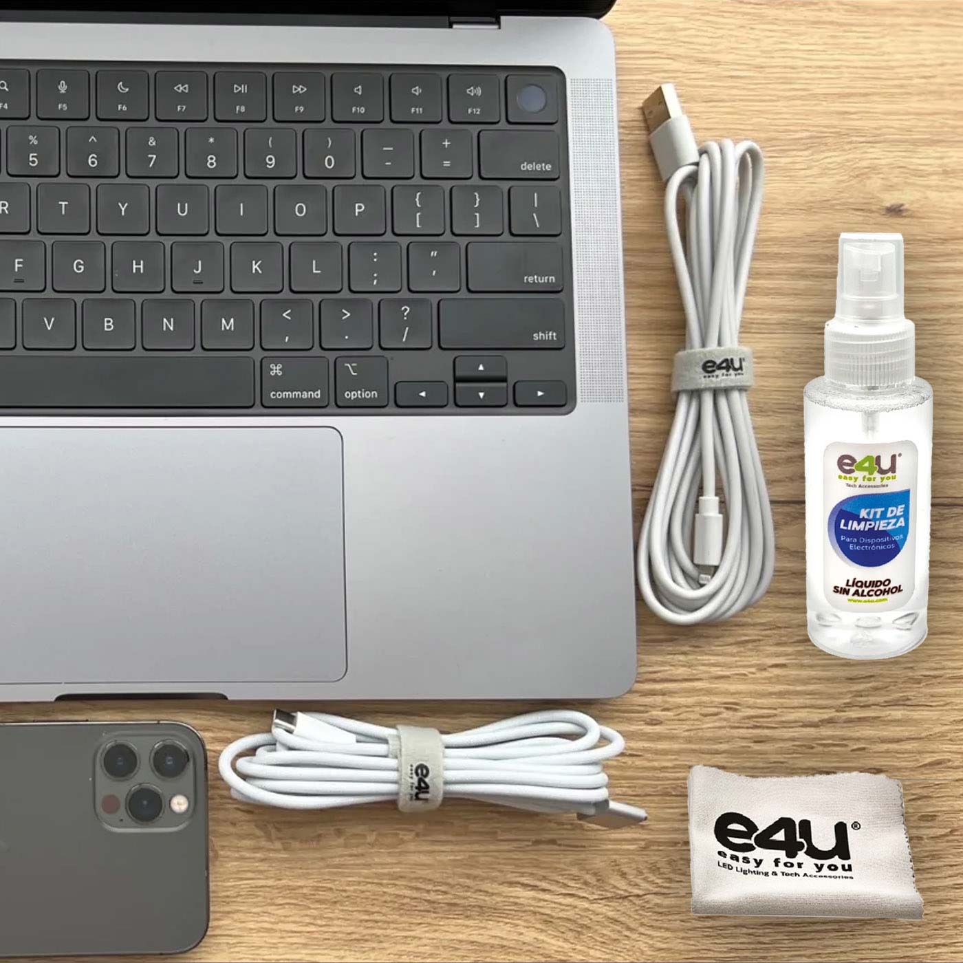 Kit de limpieza E4U con Paño de Microfibra Kit de limpieza E4U con Paño de Microfibra