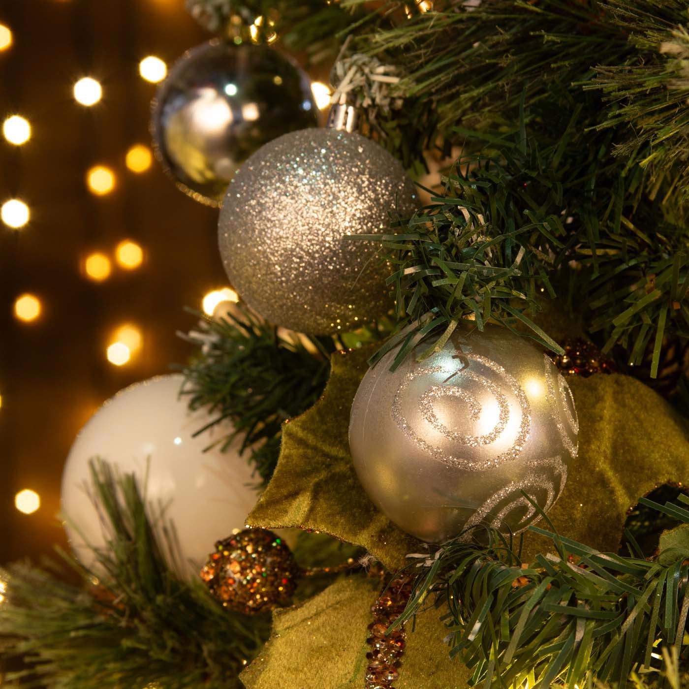 Bolas de Navidad JOY Plateadas Set x 10 - 6 cm Bolas de Navidad JOY Plateadas Set x 10 - 6 cm