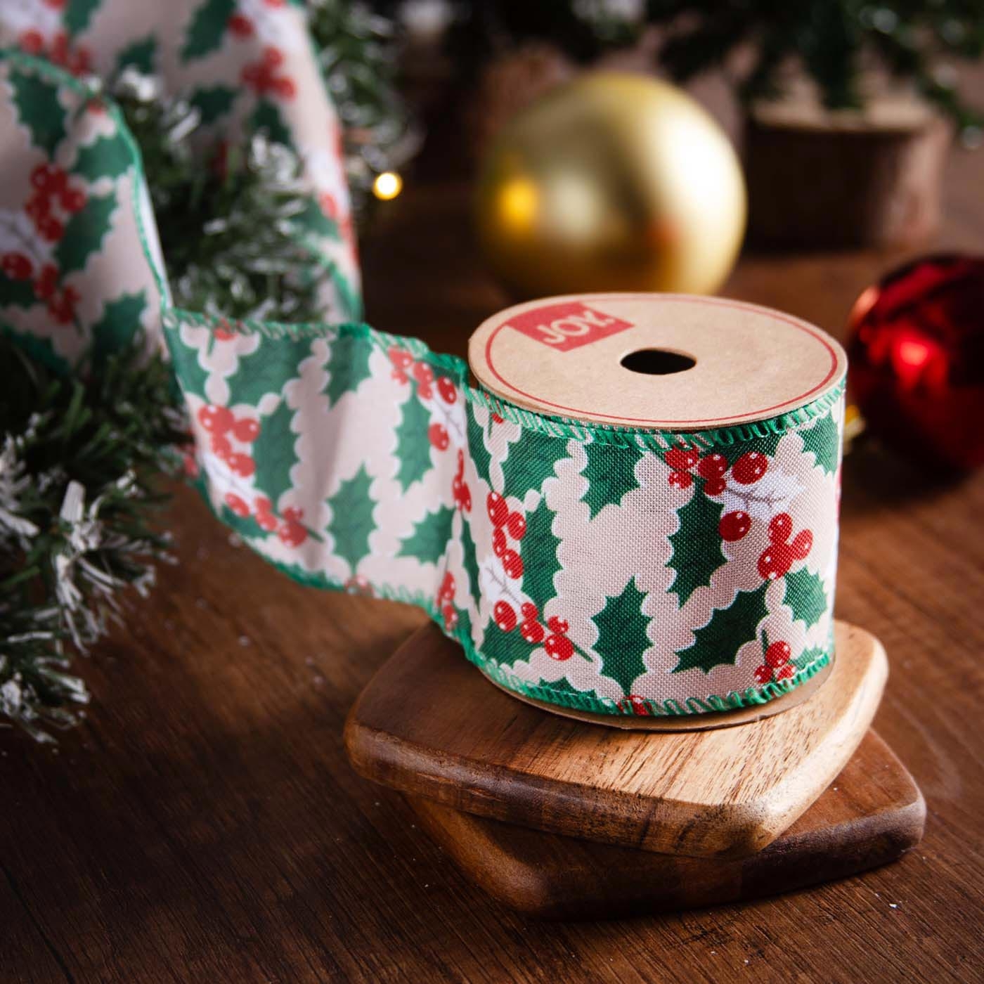 Cinta Navideña JOY Ramas con Berries Rojos 6.3 cm Cinta Navideña JOY Ramas con Berries Rojos 6.3 cm