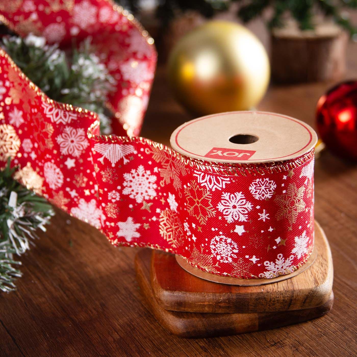 Cinta Navideña JOY Roja con Copos de Nieve Blanco/Dorada 6.3 cm Cinta Navideña JOY Roja con Copos de Nieve Blanco/Dorada 6.3 cm