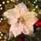 Adorno Navideño Rama Flor JOY Flor Poinsettia Blanca/Dorada 50 cm Adorno Navideño Rama Flor JOY Flor Poinsettia Blanca/Dorada 50 cm