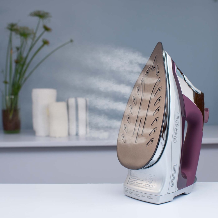 Plancha de Ropa BLACK+DECKER Temeperatura avanzada D3501 Vinotinto Plancha de Ropa BLACK+DECKER Temeperatura avanzada D3501 Vinotinto