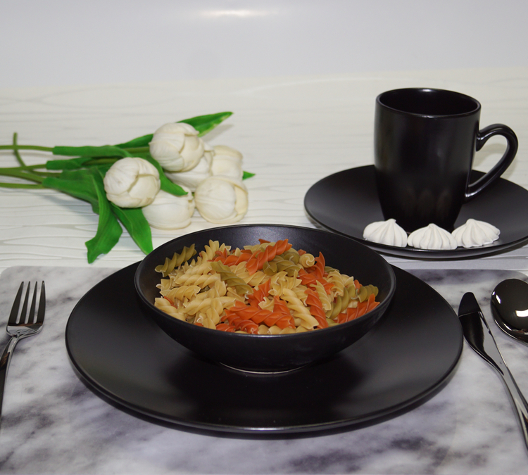 Vajilla THOMSON POTTERY Mono Black / 4 Puestos - 16 Piezas Vajilla THOMSON POTTERY Mono Black / 4 Puestos - 16 Piezas