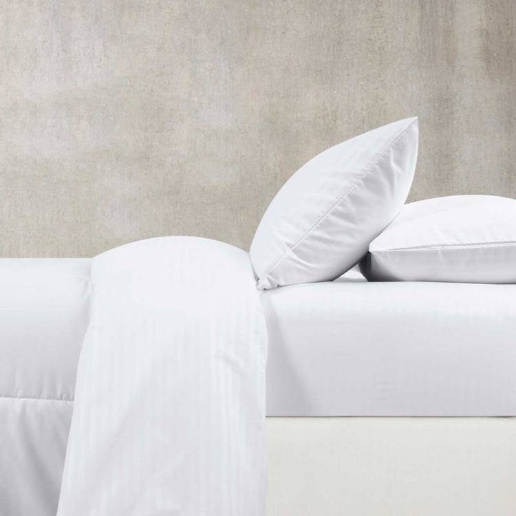 Juego de Sábanas Sencillo K-LINE Sateen 90 Gramos Blanco Juego de Sábanas Sencillo K-LINE Sateen 90 Gramos Blanco