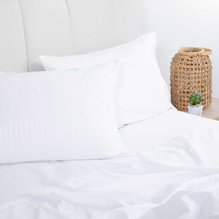 Juego de Sábanas Sencillo K-LINE Sateen 90 Gramos Blanco Juego de Sábanas Sencillo K-LINE Sateen 90 Gramos Blanco