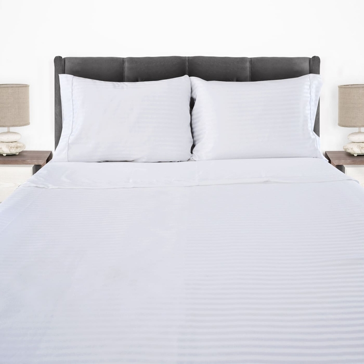 Juego de Sábana Queen KAMUCHY 250 Hilos - 50% Algodón 50% Poliéster Blanco Juego de Sábana Queen KAMUCHY 250 Hilos - 50% Algodón 50% Poliéster Blanco
